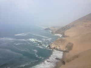 Und auf dem Weg zurück nach Lima konnten wir noch die schöne Küstenlandschaft Perus genießen