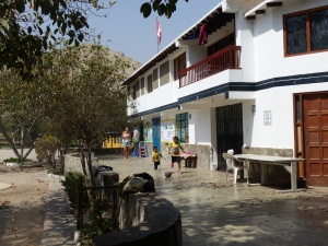 Das Casa Comunal - dient als Büro, Unterbringungsmöglichkeit von Freiwilligen und einem kleinen Bazar, auf dem wir die selbsthergestellen Produkte während Besuchen verkaufen